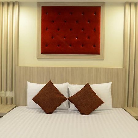 Db Plus 3 Bangkok Bagian luar foto