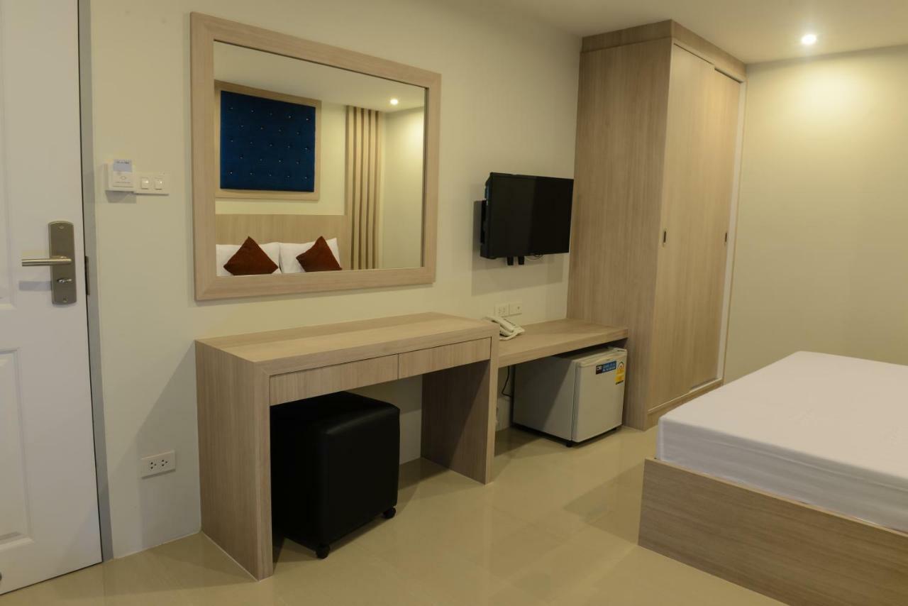 Db Plus 3 Bangkok Bagian luar foto