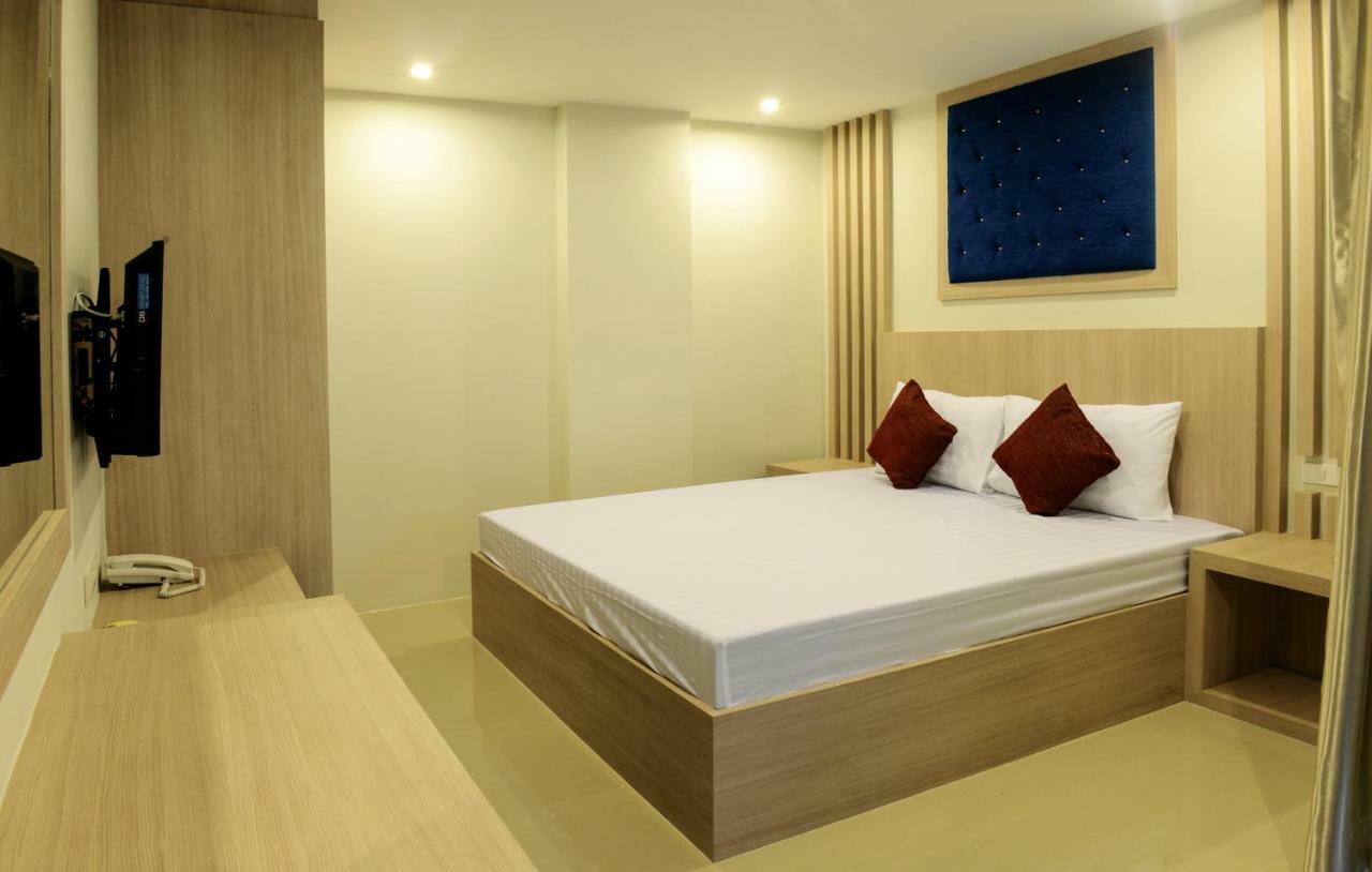 Db Plus 3 Bangkok Bagian luar foto
