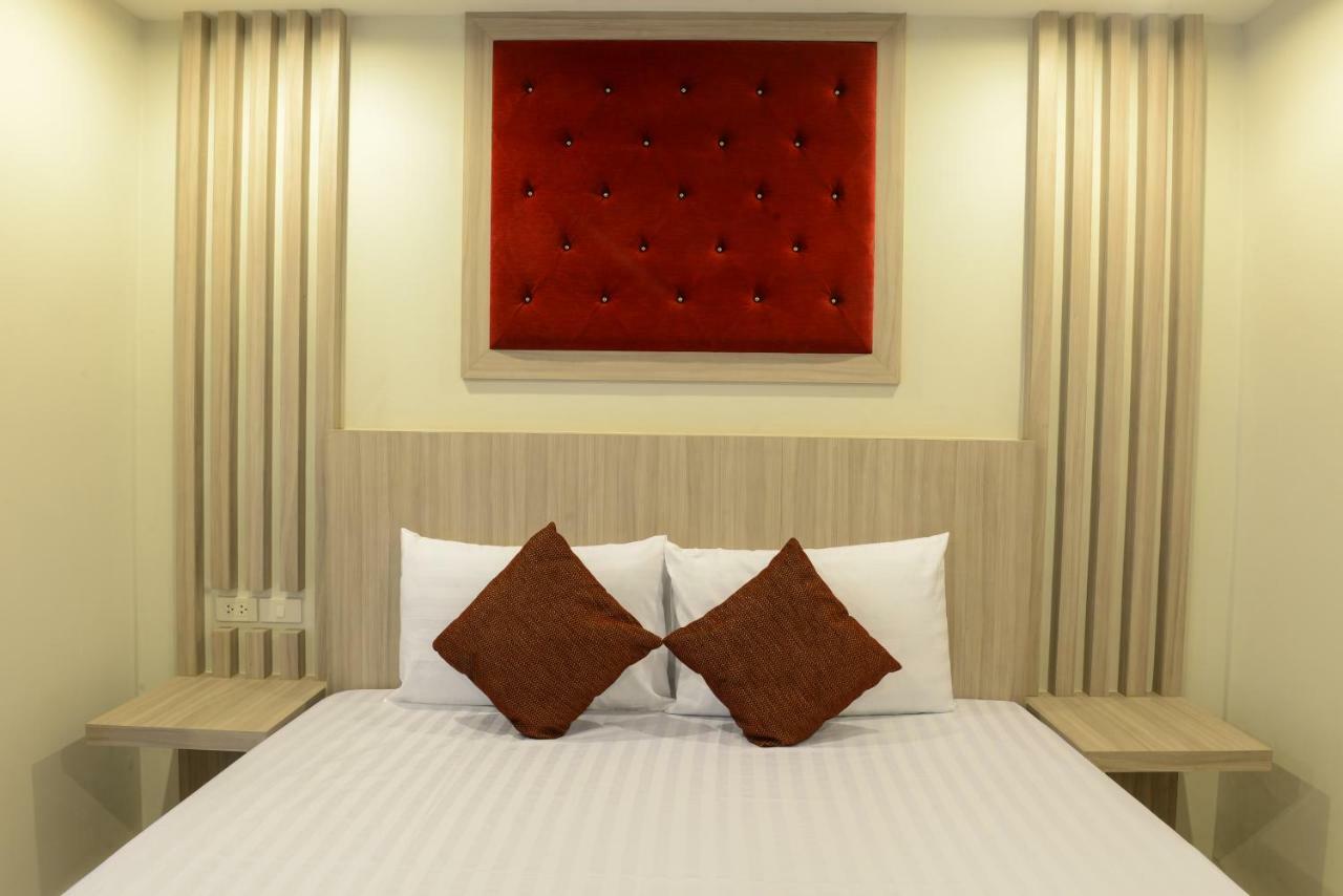 Db Plus 3 Bangkok Bagian luar foto