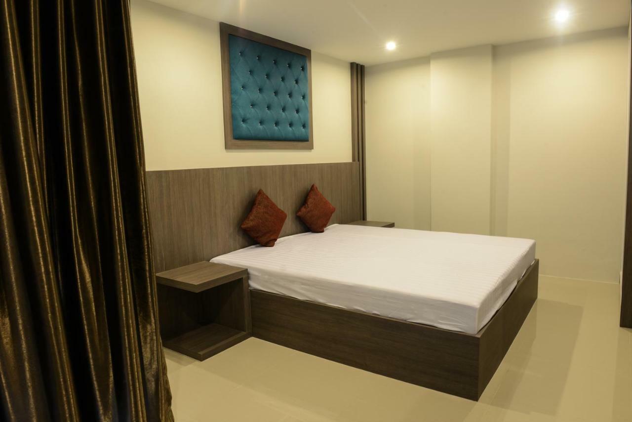 Db Plus 3 Bangkok Bagian luar foto
