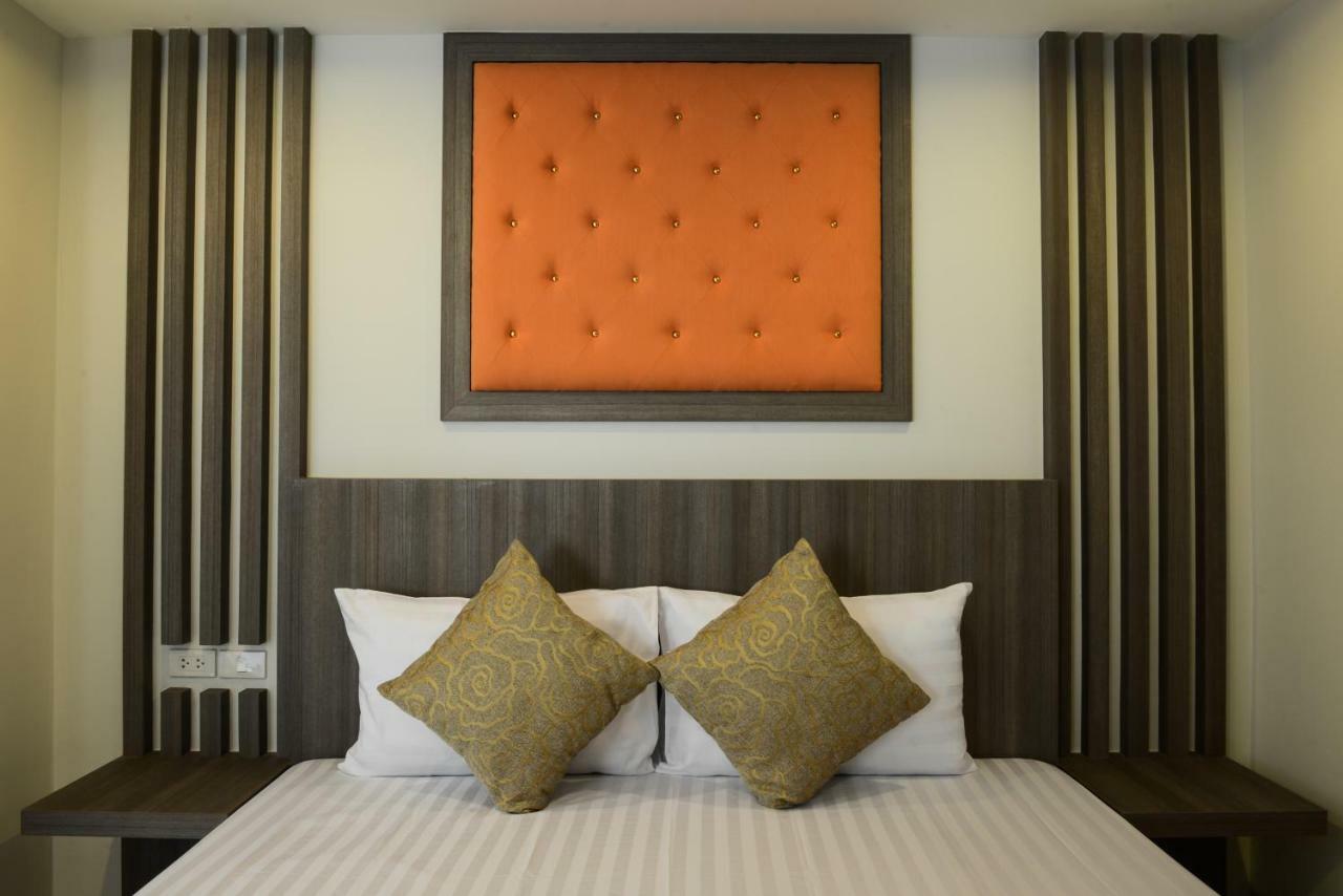 Db Plus 3 Bangkok Bagian luar foto