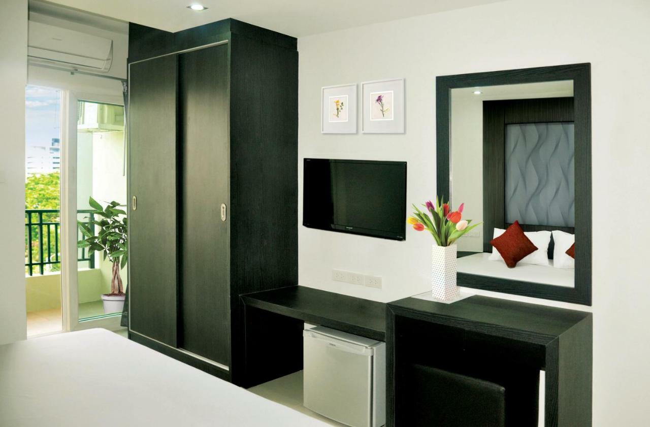 Db Plus 3 Bangkok Bagian luar foto