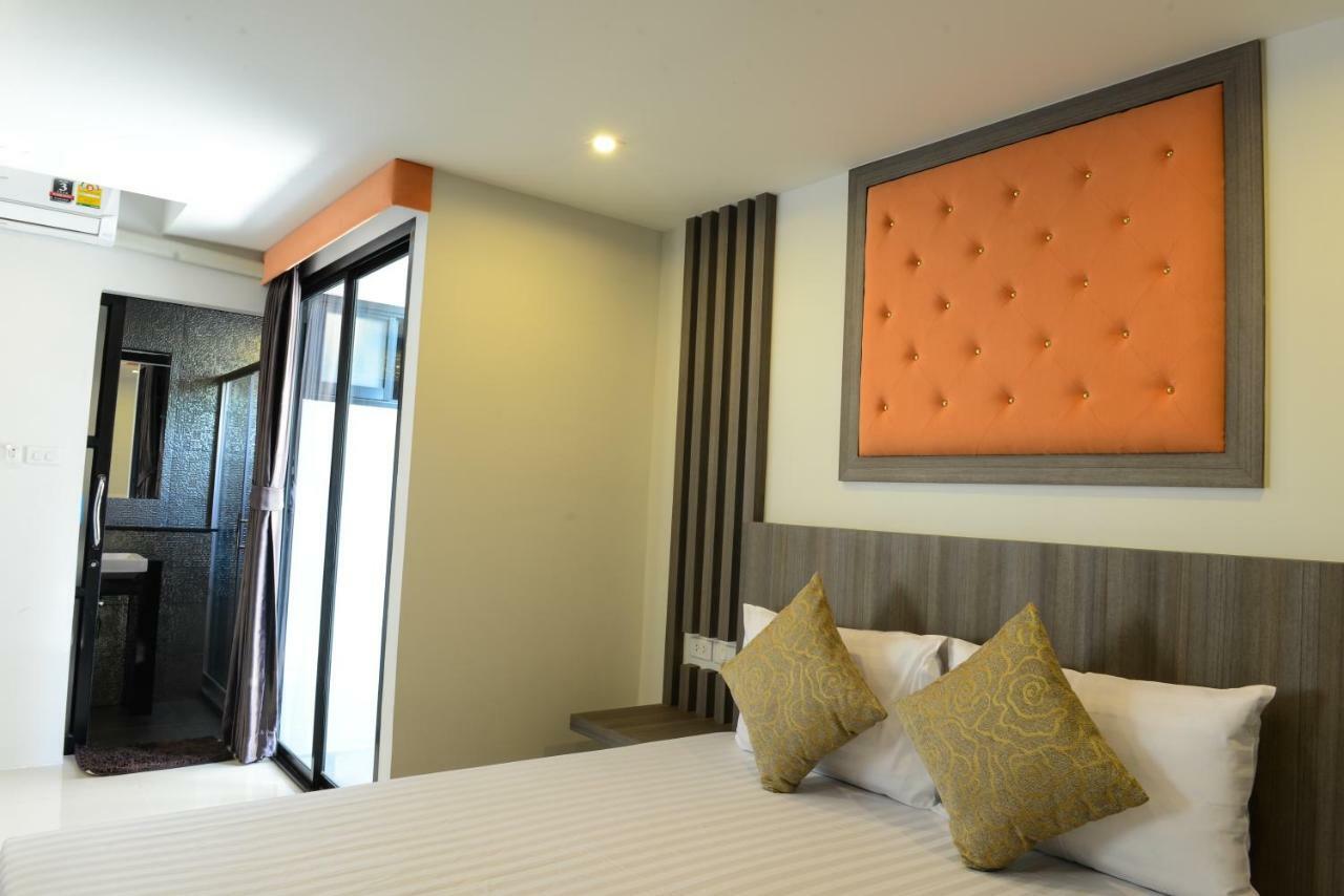 Db Plus 3 Bangkok Bagian luar foto