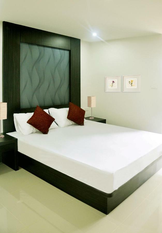 Db Plus 3 Bangkok Bagian luar foto