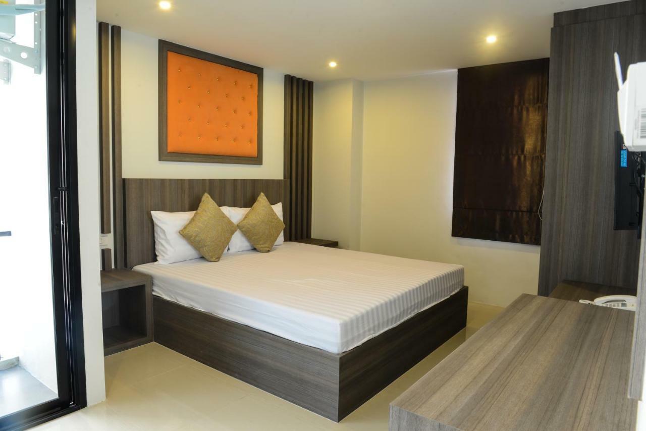 Db Plus 3 Bangkok Bagian luar foto