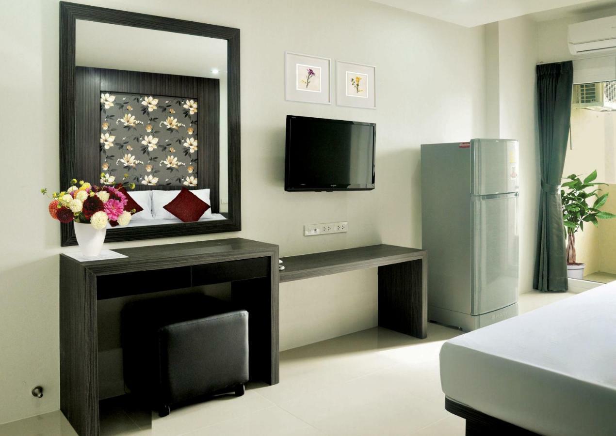 Db Plus 3 Bangkok Bagian luar foto